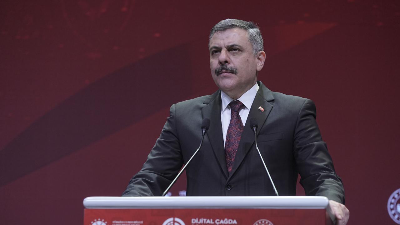 İçişleri Bakanı Çiftçi'den Çöken Bina Açıklaması: 7 Kişi Enkaz Altında Olabilir