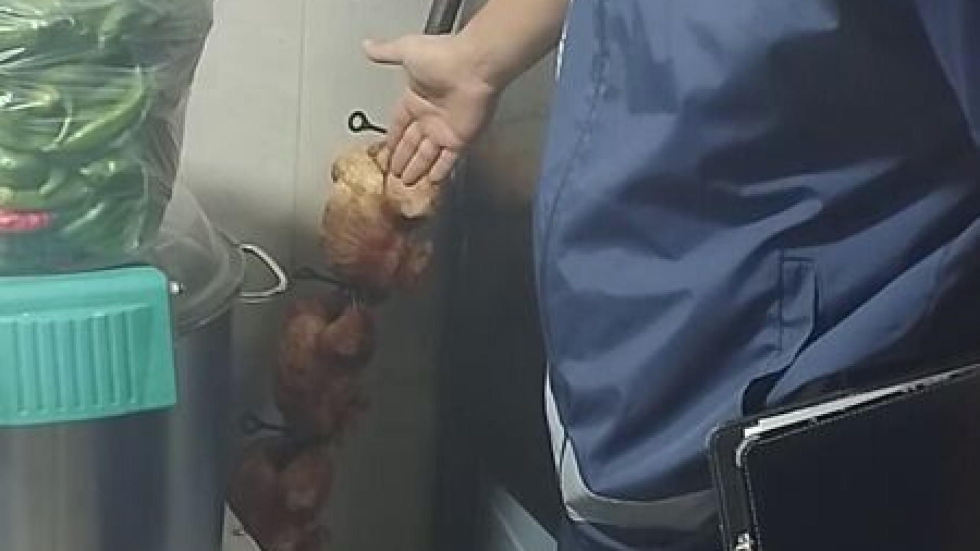 Hatay Kırıkhan'da 15 kilo bozuk tavuk ele geçirildi