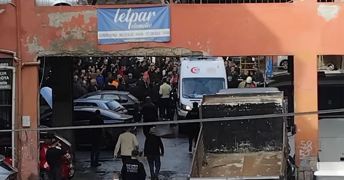 Ümraniye Oto Sanayi Sitesi'nde balkon çöktü: 3 işçi yaralı