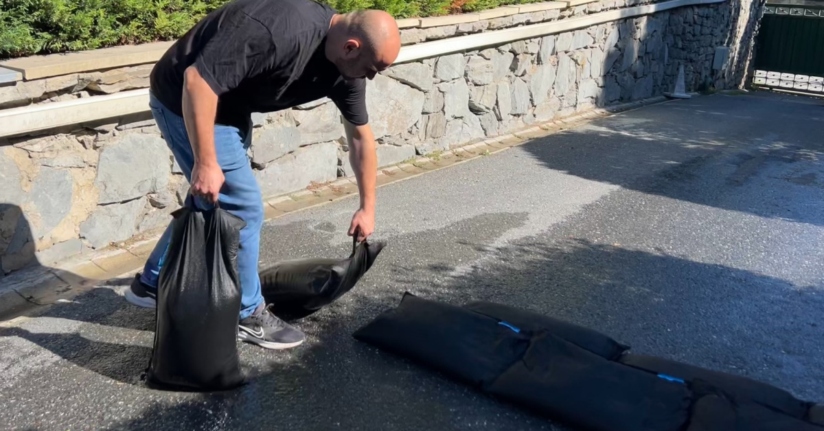 Yerli sel torbası Superbloc suyla 5 dakikada 16 kilo oluyor