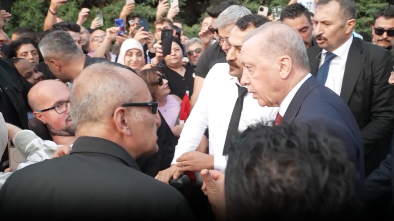 Cumhurbaşkanı Erdoğan'ın Samsunlu engelli genç Emre'yle sohbeti