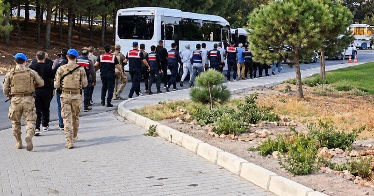 İstanbul'da suç örgütü operasyonu: 12 şüpheli gözaltına alındı