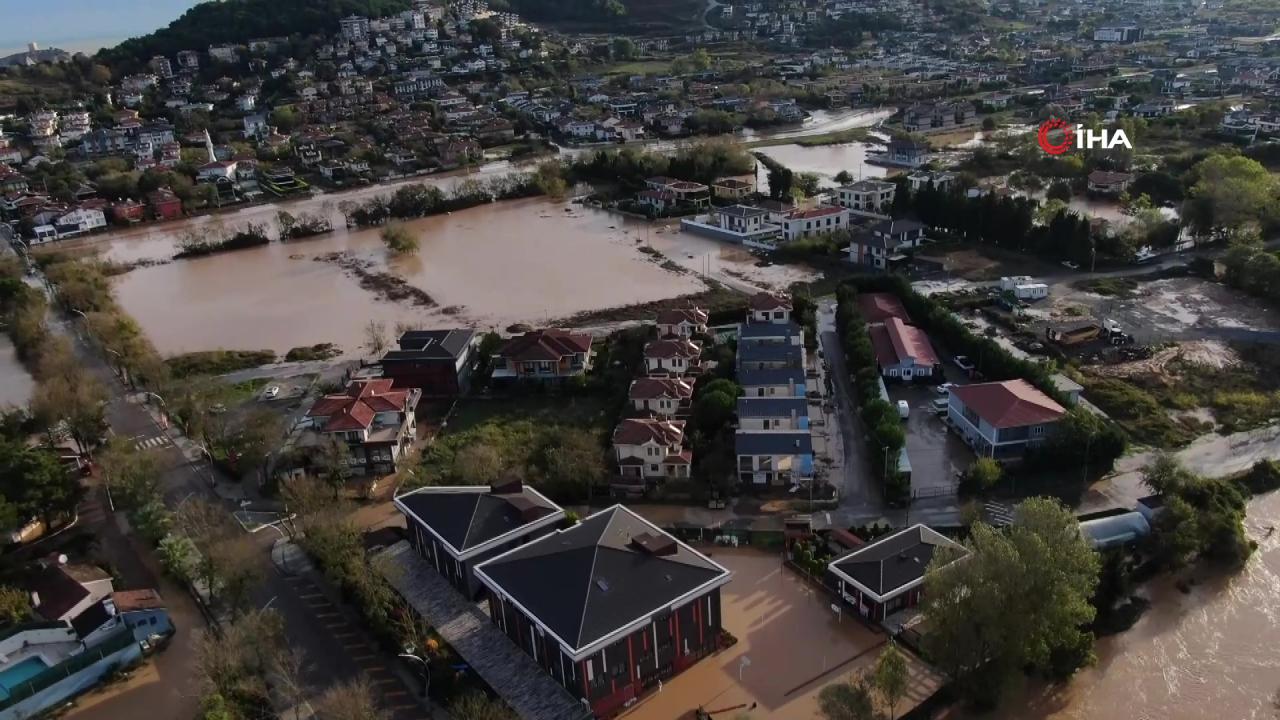 Şile'de dere taştı: Ev ve villaları su bastı