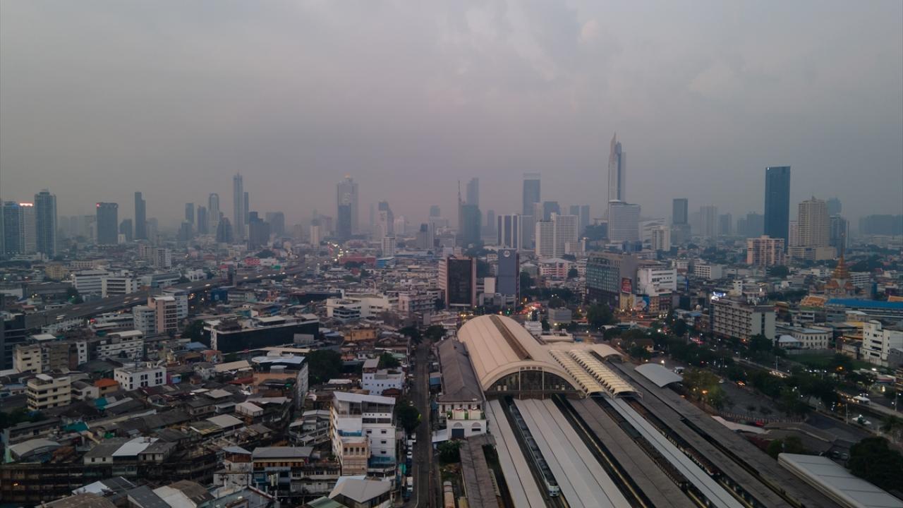 Bangkok'taki 50 bölgenin tamamı afet bölgesi ilan edildi