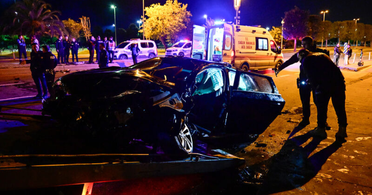 Maltepe sahil yolunda iki otomobil çarpıştı: 9 yaralı