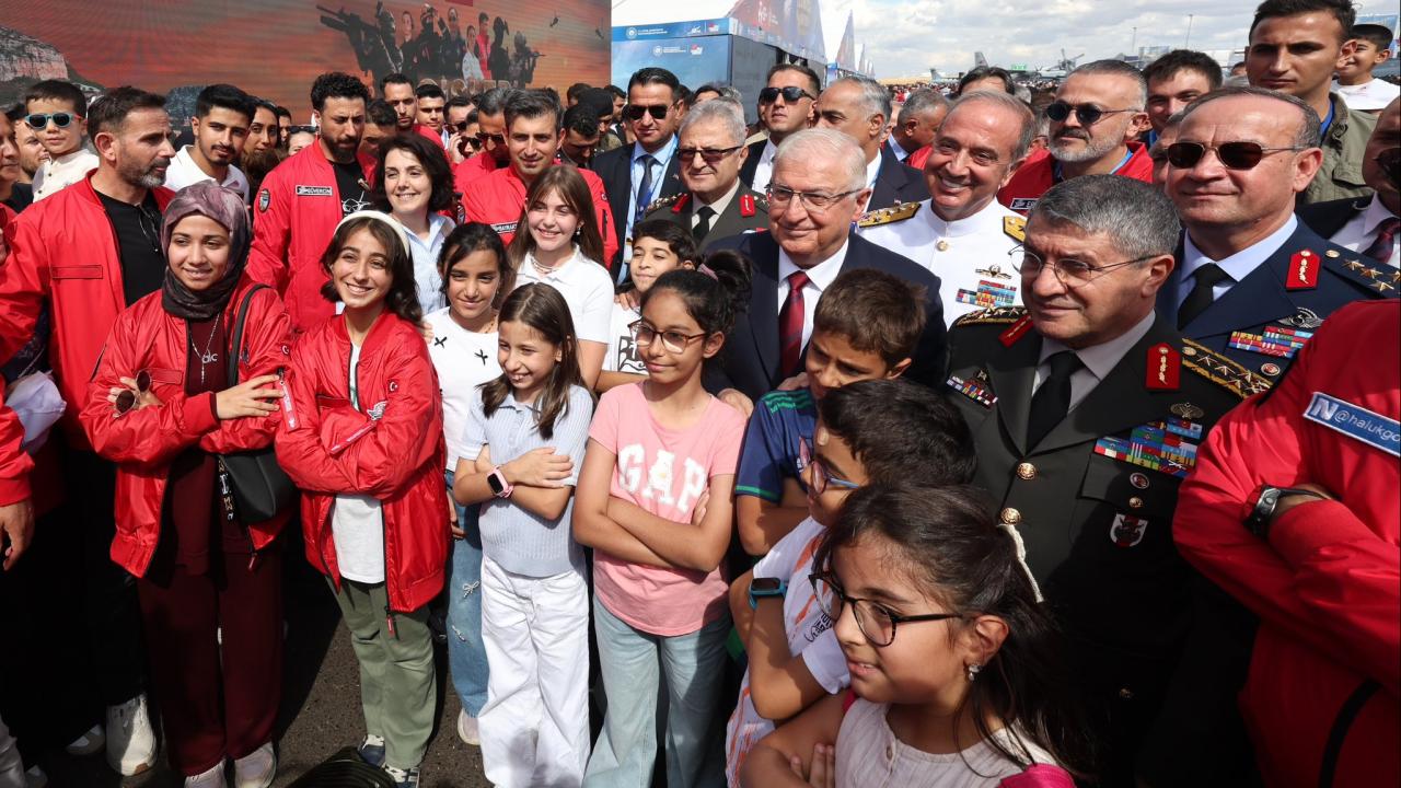 Milli Savunma Bakanı Güler TEKNOFEST Güneydoğu'yu ziyaret etti