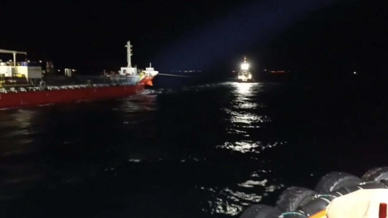 Çanakkale Boğazı'nda arızalanan gemi güvenli bölgeye alındı