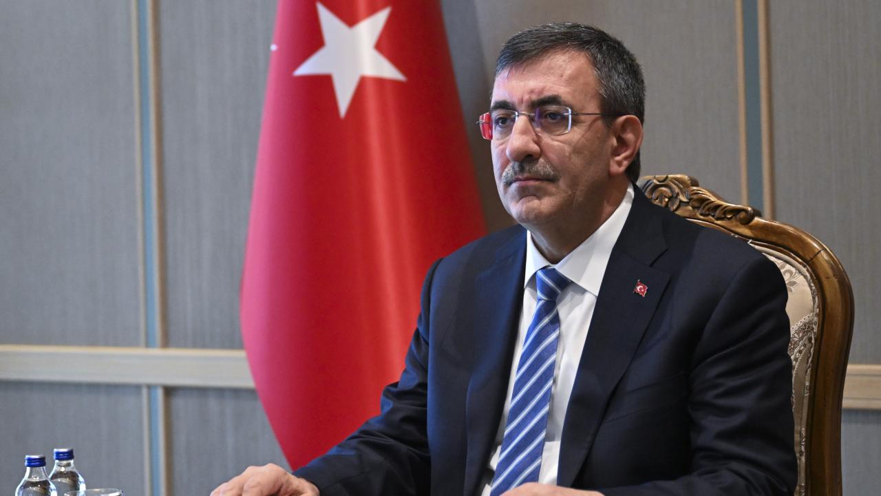 Cevdet Yılmaz'dan şehit polis Ahmet Türkoğlu için taziye