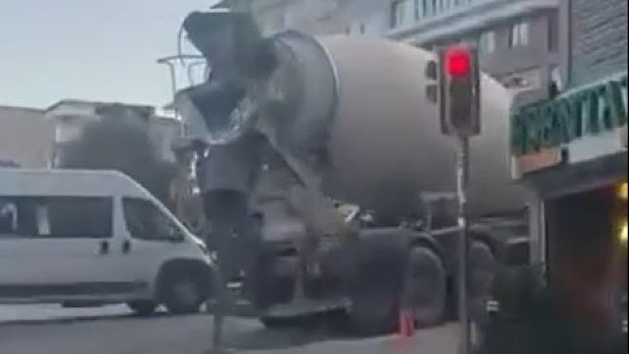 Küçükçekmece'de yola harç döken beton mikseri sürücüsüne ceza