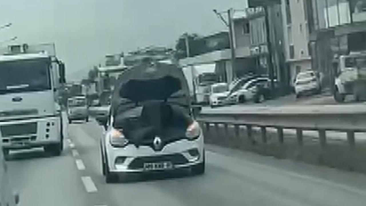 Bursa'da seyir halindeki araçta tamirat kamerada