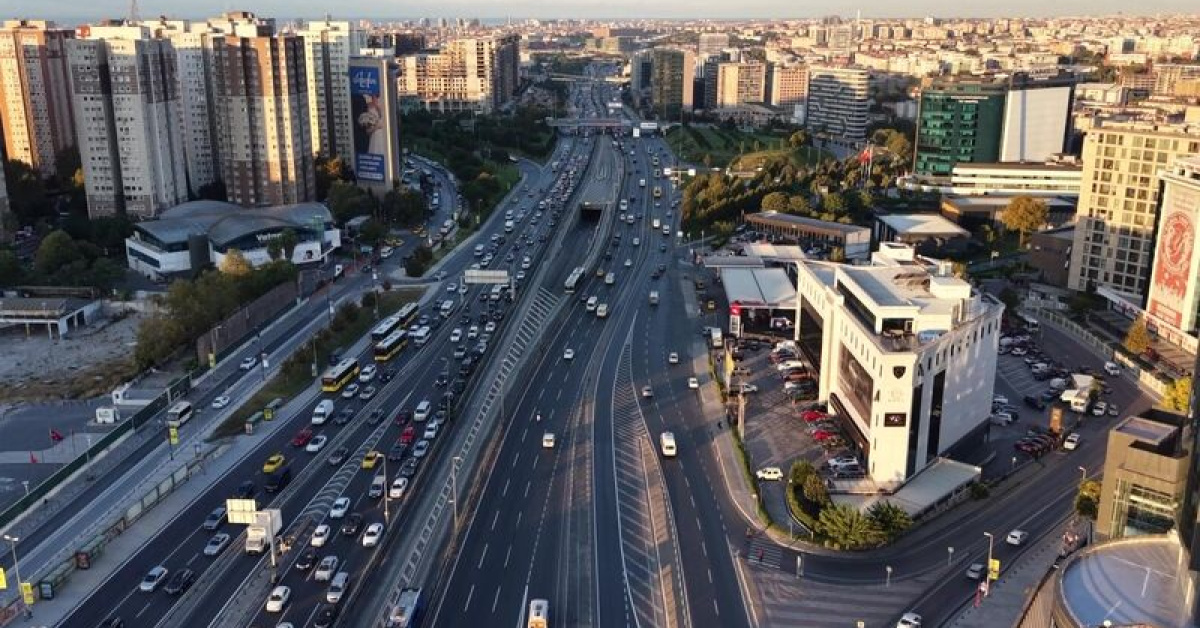 İstanbul trafiği ilk gün yüzde 38 yoğunlukla ölçüldü