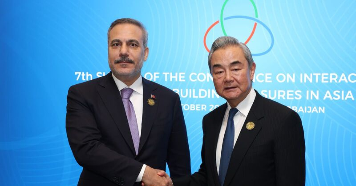 Dışişleri Bakanı Fidan, Bakü'de Çin Dışişleri Bakanı Vang Yi ile görüştü