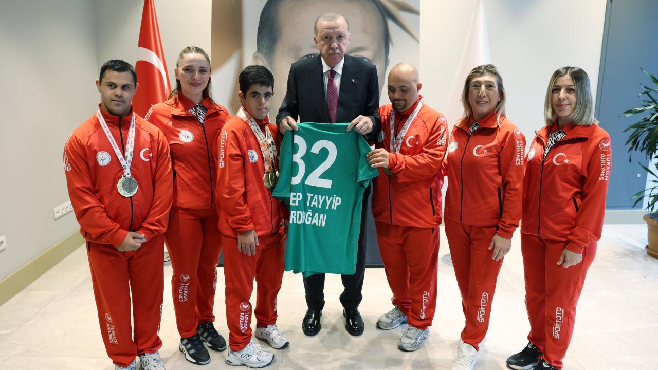 Cumhurbaşkanı Erdoğan, Özel Sporcular Spor Federasyonu'nu kabul etti