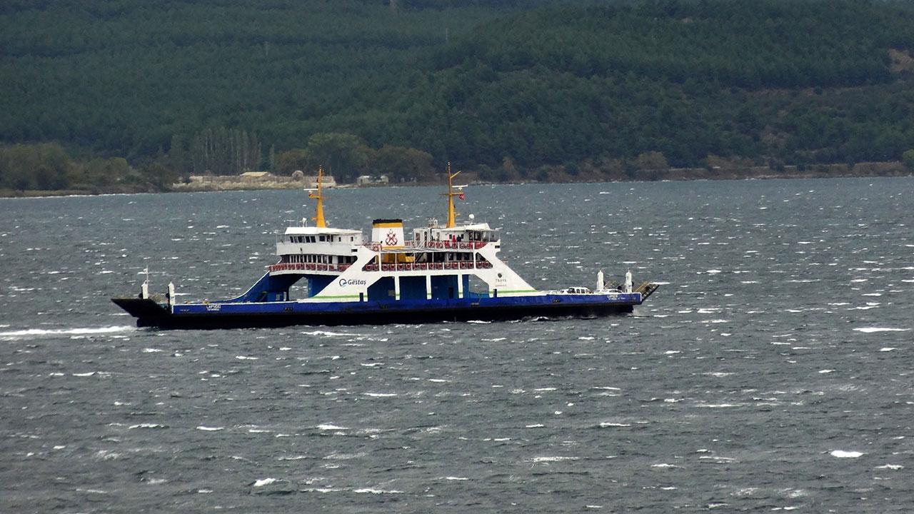 Kuzey Ege'de fırtına nedeniyle Gökçeada feribot seferleri iptal