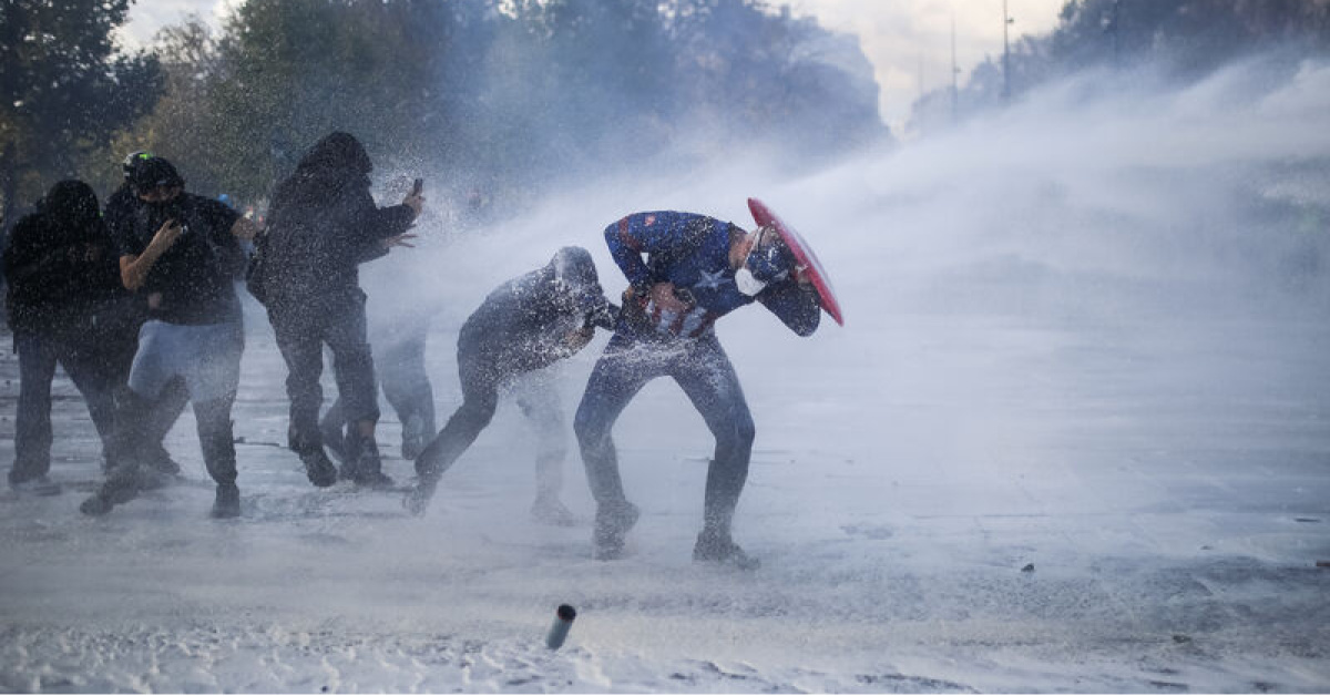 Fransa'da hayat pahalılığı protestolarında polis ile göstericiler çatıştı