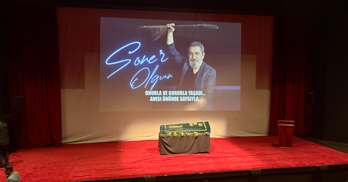 Müzisyen Soner Olgun için Harbiye Muhsin Ertuğrul Sahnesi'nde tören