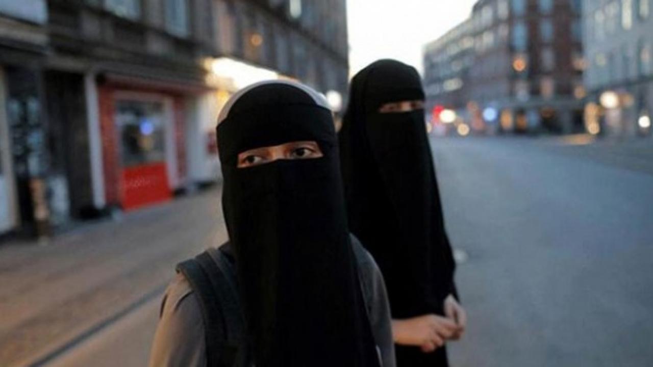 İtalya'da okullarda burka yasağı ve velilere dil zorunluluğu hazırlığı
