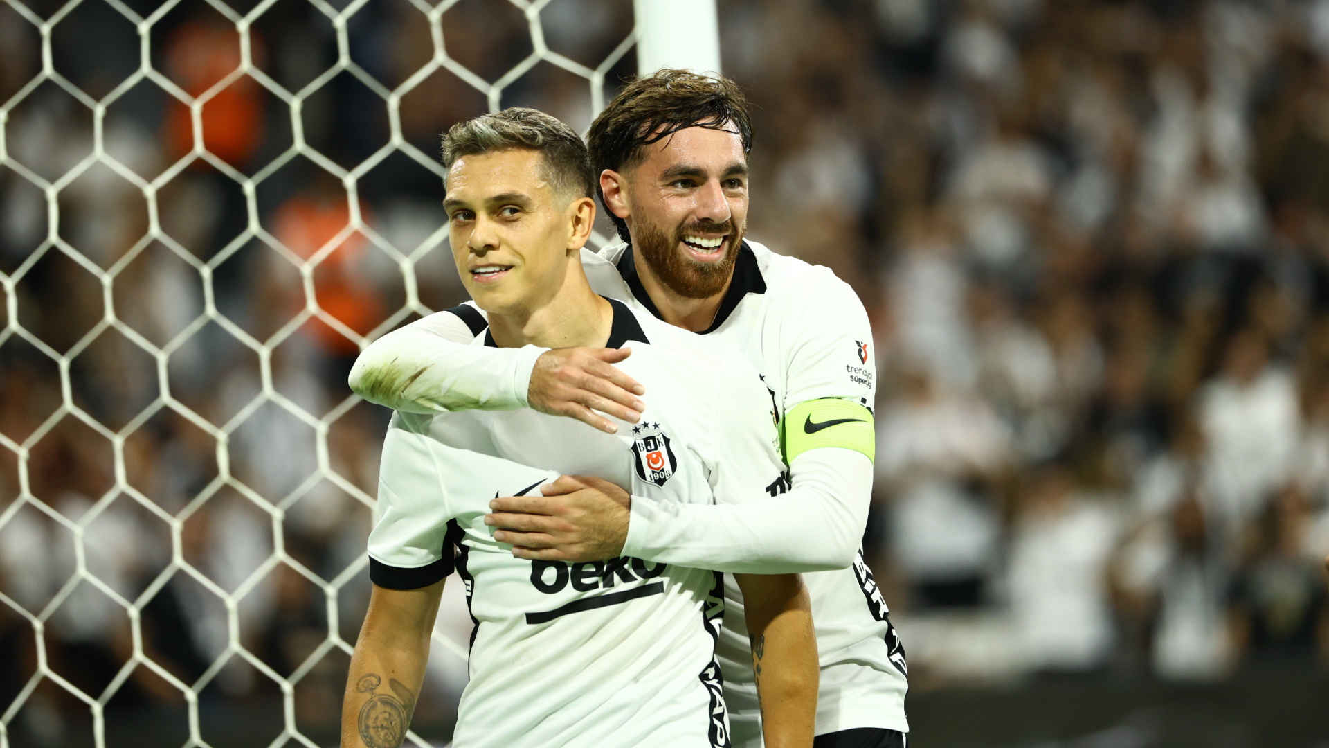 Beşiktaş formalarında satış rekoru: Kartal Yuvası 100 bini geçti