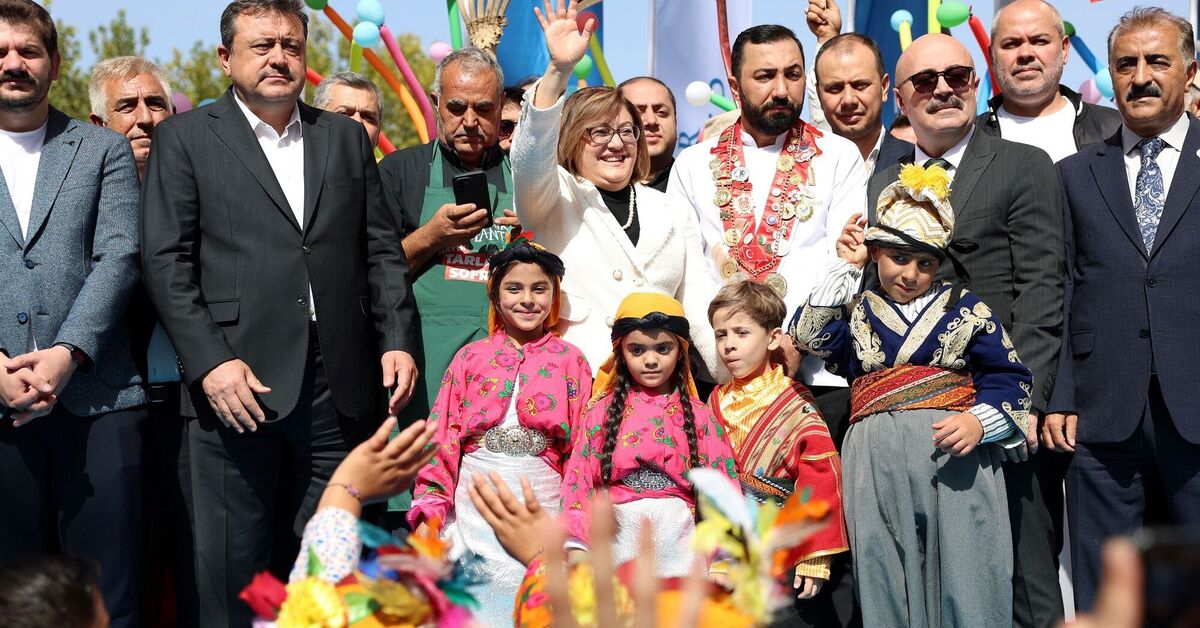 GastroAntep, renkli kortej yürüyüşüyle başladı