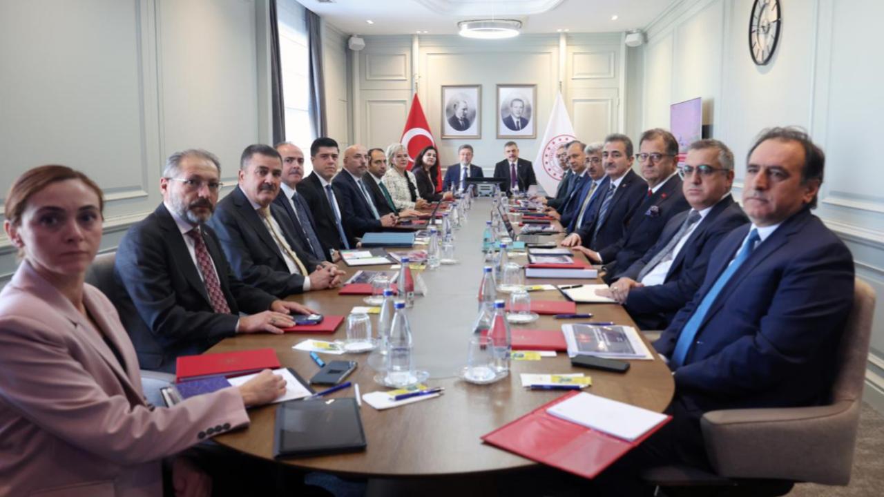 Sokak hayvanları toplama hedefi ve mama tesisleri masaya yatırıldı