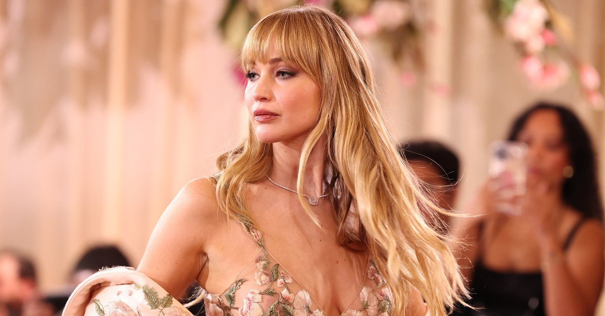 Jennifer Lawrence meme büyütme ameliyatı geçirdiğini açıkladı