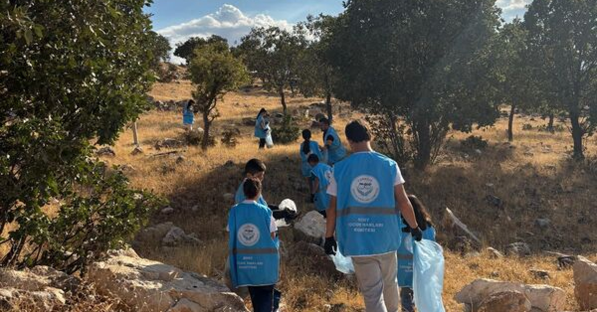 Siirt'te öğrenciler sıfır atık için çevre temizliği yaptı