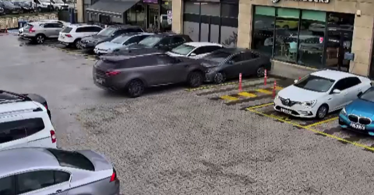 Çekmeköy'de cip park halindeki araca çarpıp kafeye girdi
