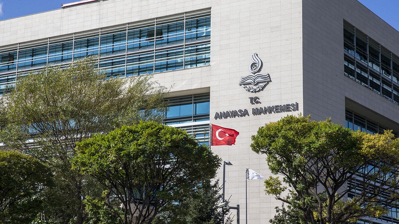 Anayasa Mahkemesi'nden 26 siyasi parti hakkında suç duyurusu