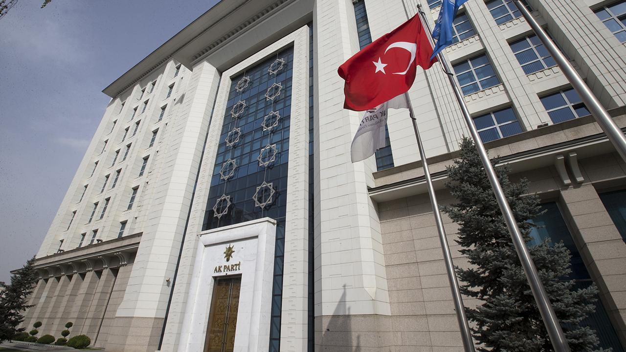 İzmir Büyükşehir Belediye Başkanı Cemil Tugay AK Parti'ye katılıyor