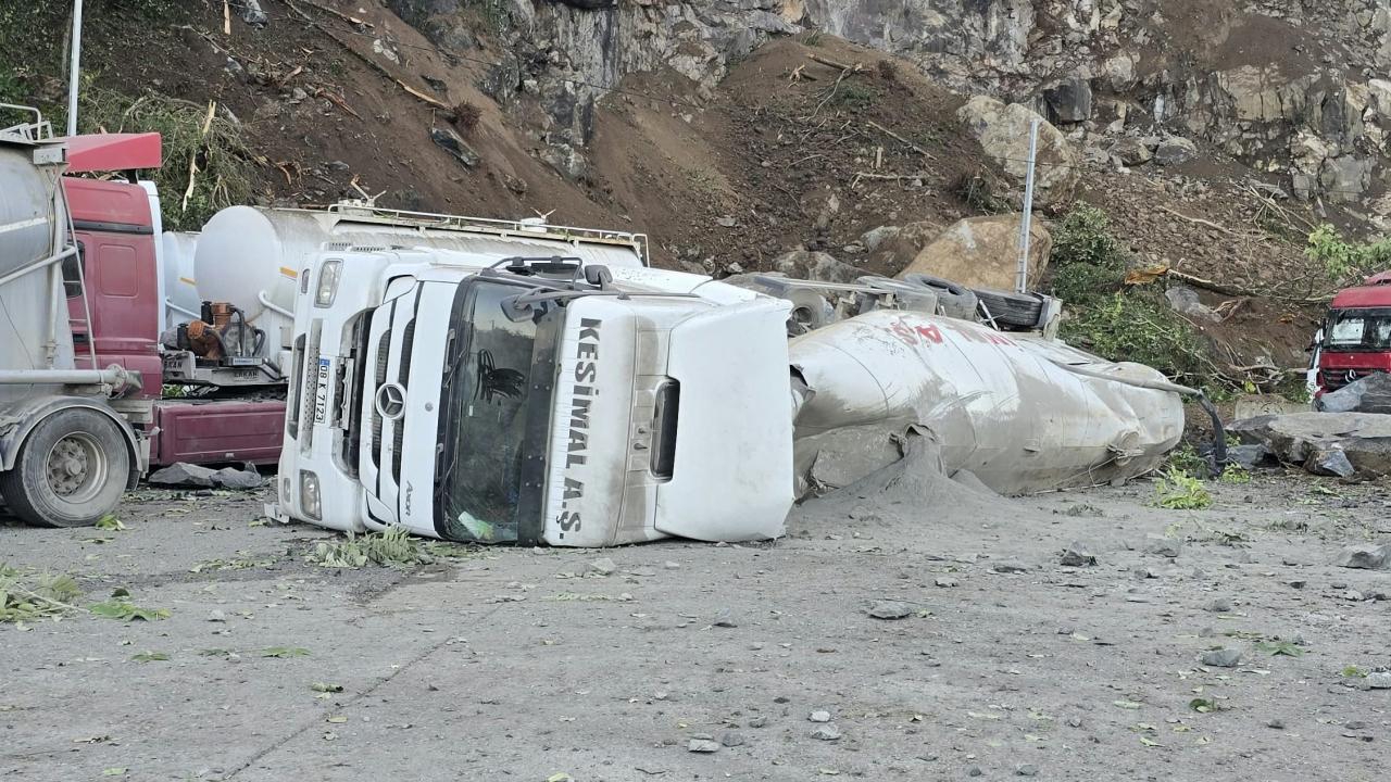 Artvin Hopa'da heyelan: 1 kişi hayatını kaybetti