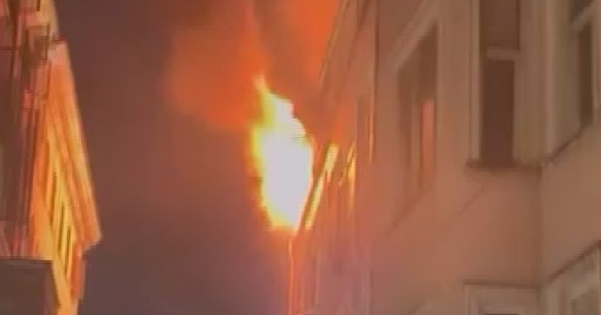 Beyoğlu'nda 6 katlı binada yangın çıktı