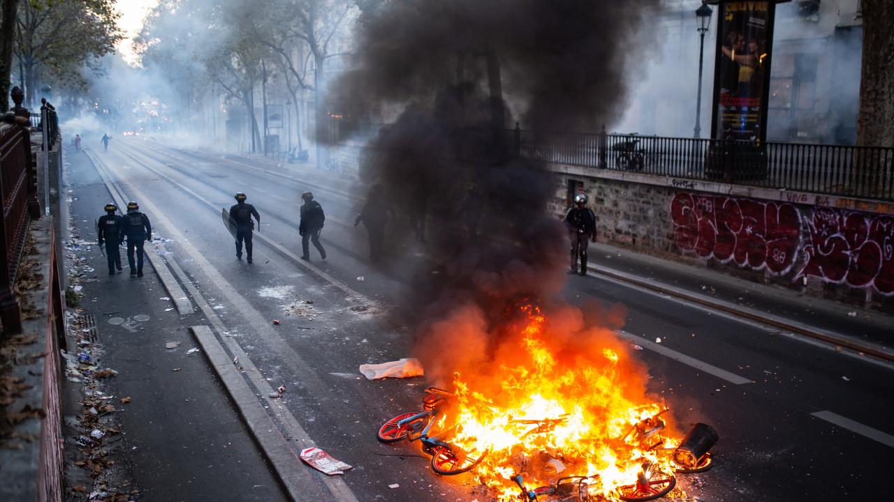 Fransa'da cumartesi protestoları öncesi ordu devrede