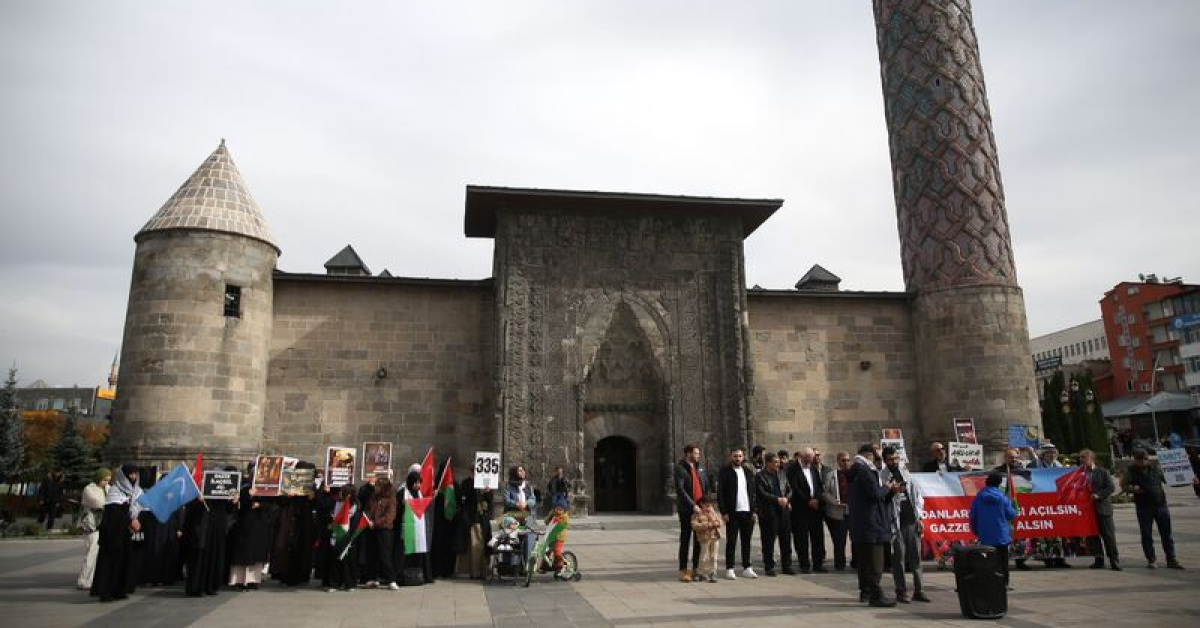 Erzurum'da sağlık çalışanları Gazze için 154. haftada yürüdü