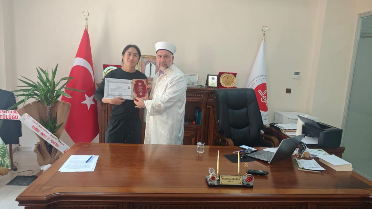 Mardin'e gelen Güney Koreli turist ihtida töreniyle Müslüman oldu