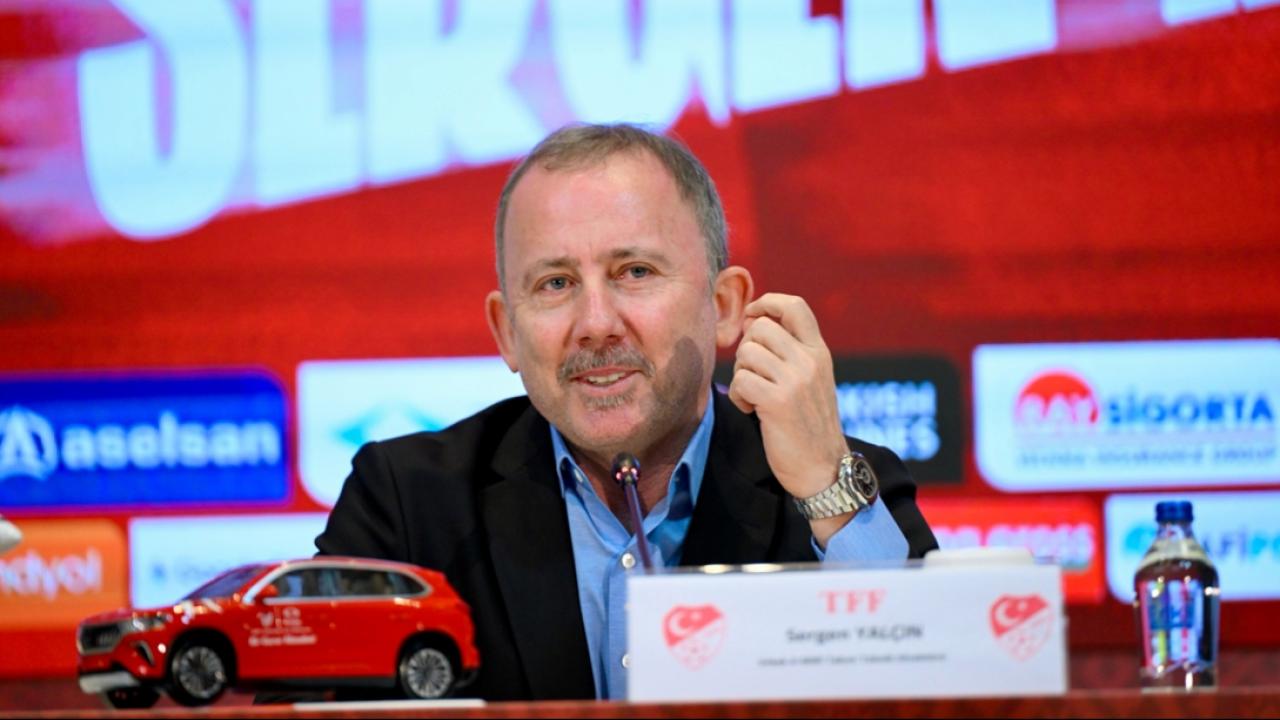 A Milli Futbol Takımı Teknik Direktörü Sergen Yalçın 4 yıllık imzayı attı