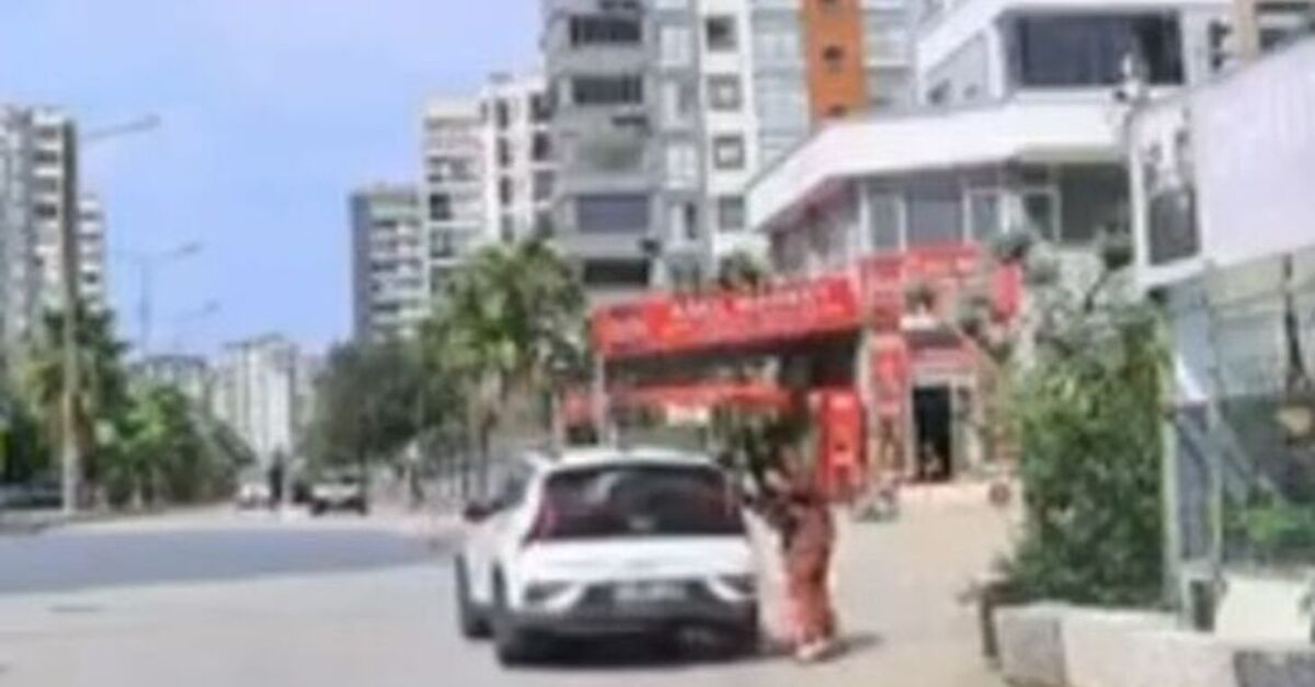 Adana Seyhan'da el freni unutulan otomobil faciaya yol açıyordu