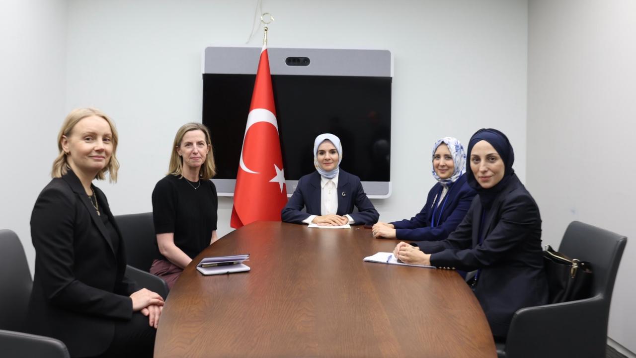 Bakan Göktaş, New York Türkevi'nde YouTube Yetkilisi ile Görüştü
