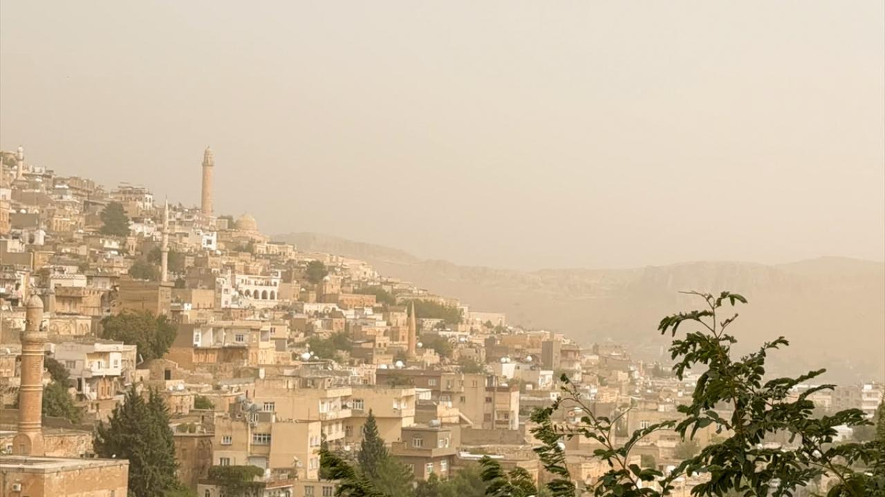Mardin ve Şanlıurfa'da toz taşınımı hayatı olumsuz etkiledi