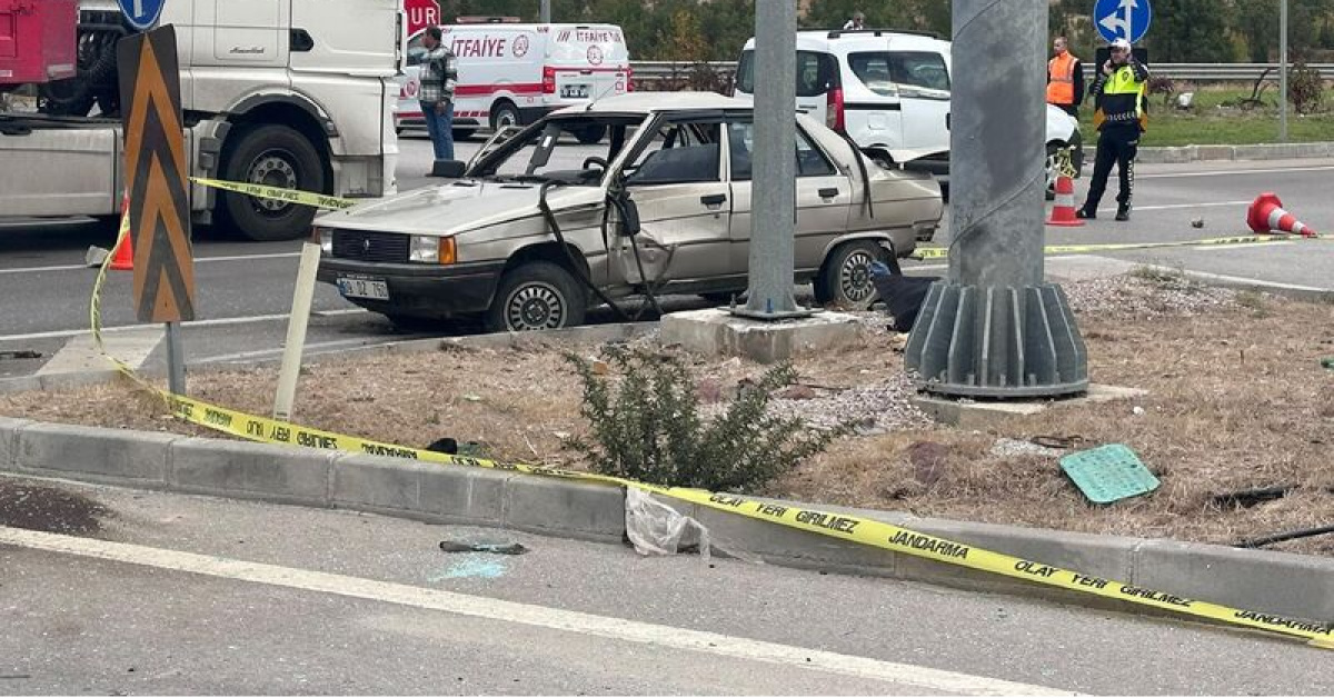Çanakkale Ayvacık'ta otobüs ile otomobil çarpıştı: 2 ölü