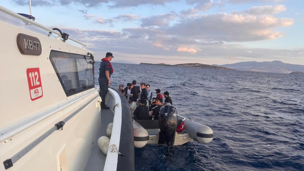 İzmir Aliağa açıklarında 19 düzensiz göçmen yakalandı
