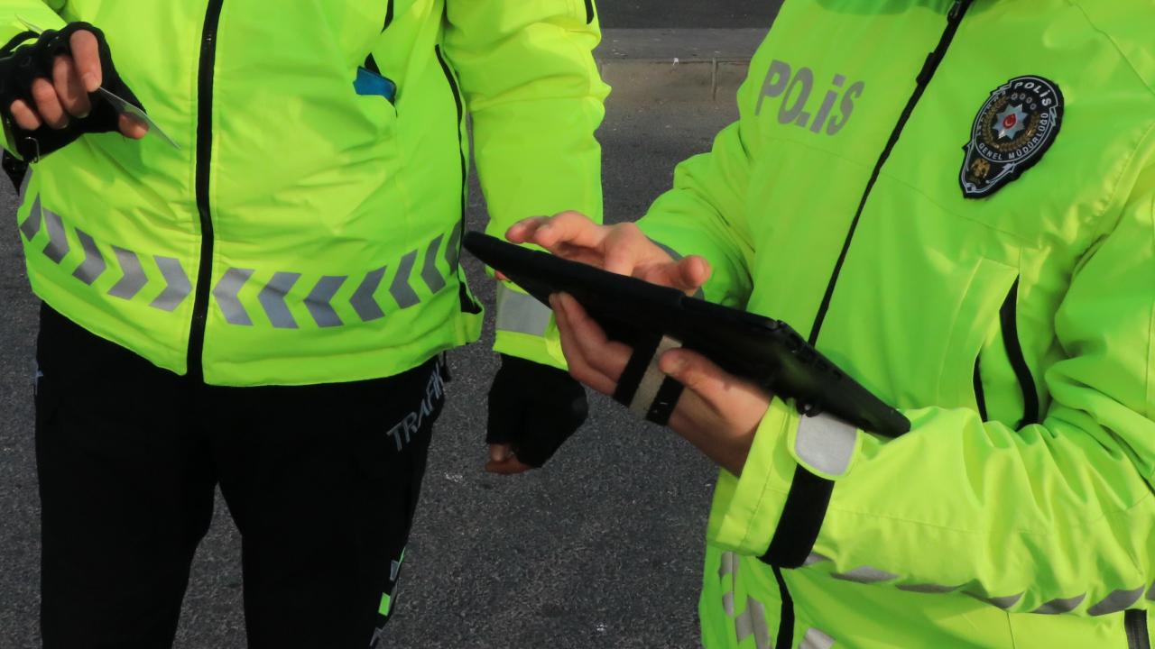 Zeytinburnu'nda ambulansa yol vermeyen sürücüye 46 bin lira ceza
