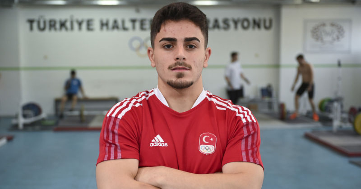 Milli halterci Kaan Kahriman'dan gümüş madalya