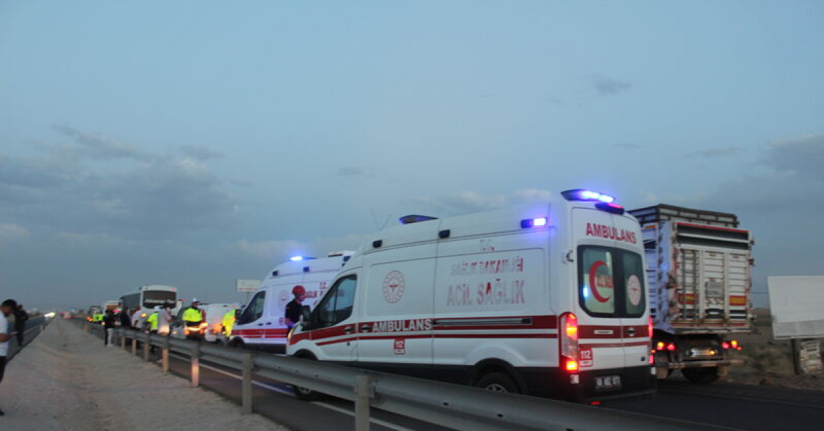 Aksaray'da Kum Fırtınası Kazası: 7 Araç Çarpıştı, 16 Yaralı