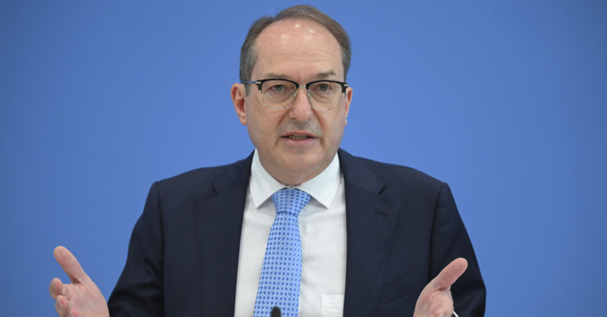 Almanya İçişleri Bakanı Dobrindt: Örtülü savaşın hedefi Almanya