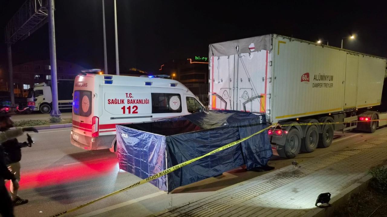 Balıkesir Bandırma'da tıra çarpan motosiklet sürücüsü öldü