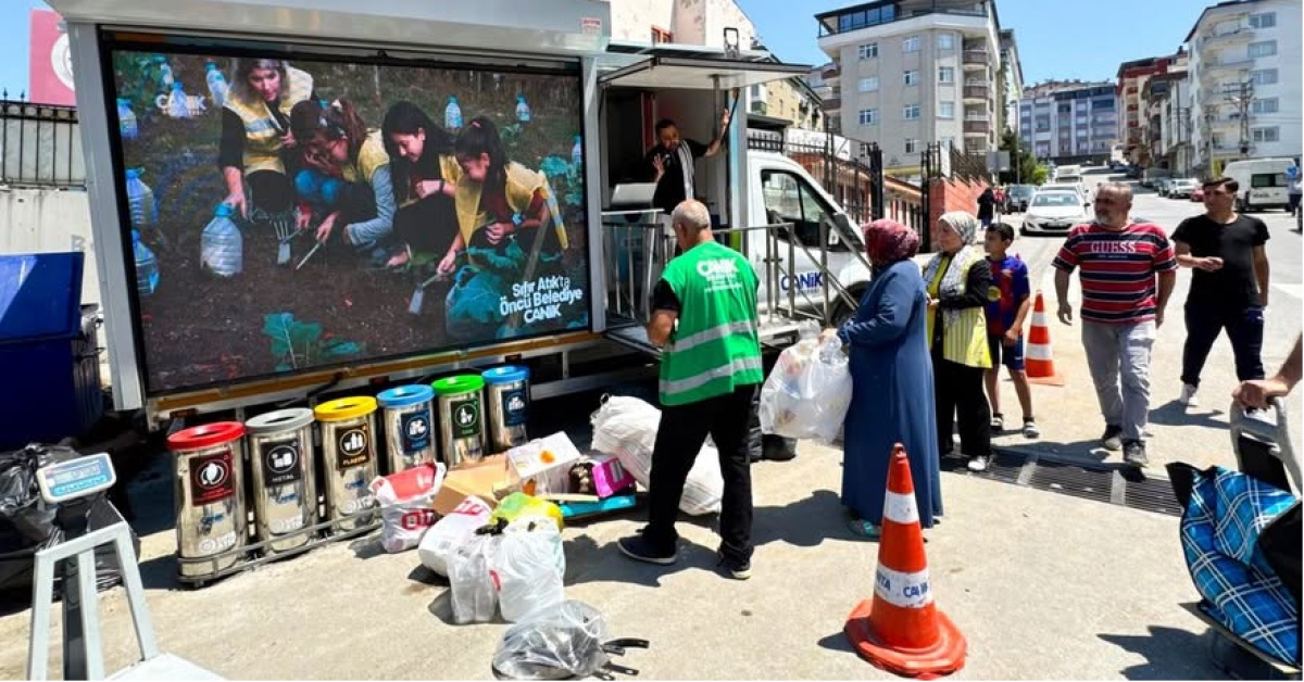 Canik Belediyesi sıfır atık aracı ve marketi ile nakit iade veriyor