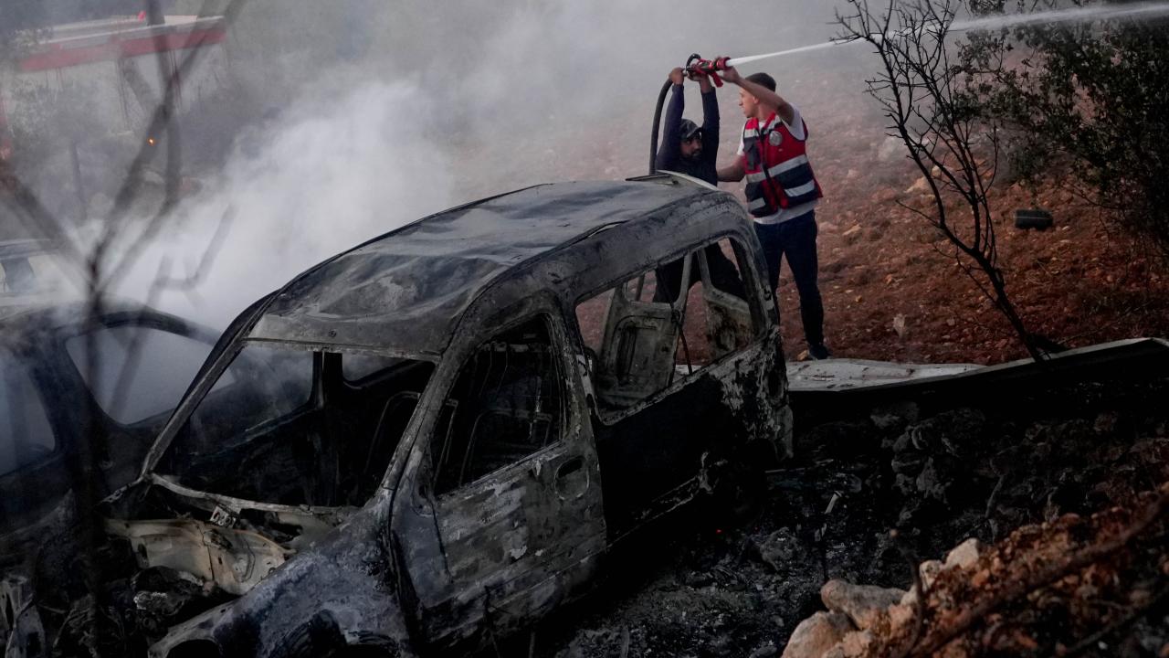 Batı Şeria'da İsrailliler Çiftçilere Saldırdı ve Araçları Yaktı