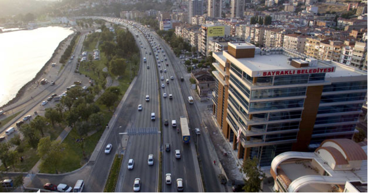 İzmir'de Bayraklı Belediyesi'ne operasyon: 48 gözaltı