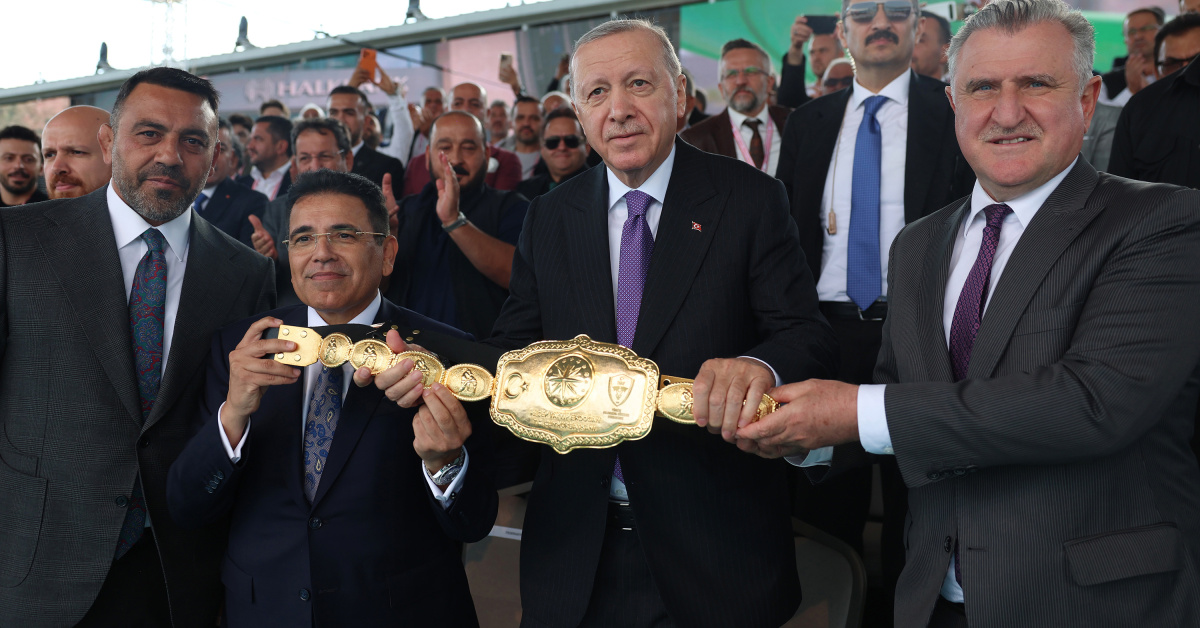 Erdoğan Atatürk Havalimanı'ndaki Yağlı Güreş Finalini İzledi