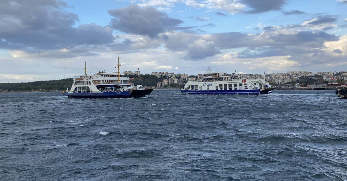 Gökçeada ve Bozcaada feribot seferleri fırtına nedeniyle iptal
